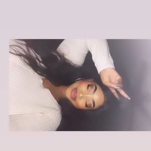 Meet your Posher, Riri